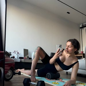 Голая Тома Жданова