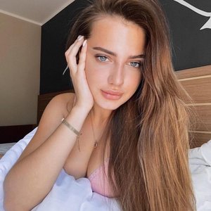 Голая Полина Чистякова