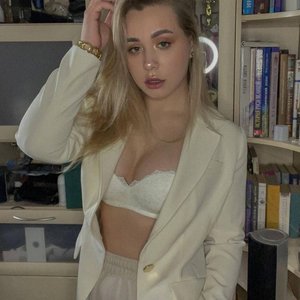 Голая Ксения Хоффман