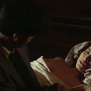Голая Джина Гершон