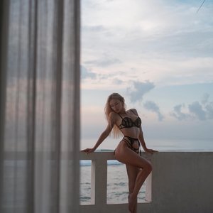 Голая Оля Абрамович