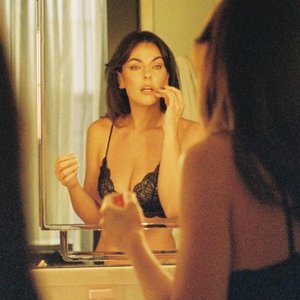 Голая Серинда Суон