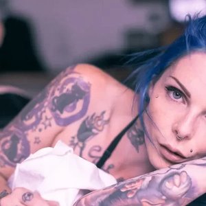 Голая Riae