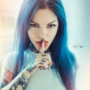 Голая Riae