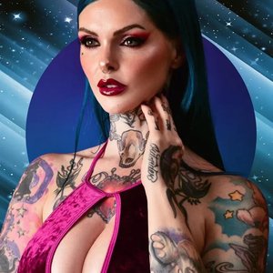 Голая Riae