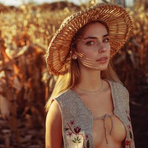 Голая Ирина Сивальная