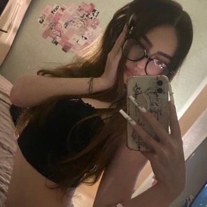 Голая Киса Мионова
