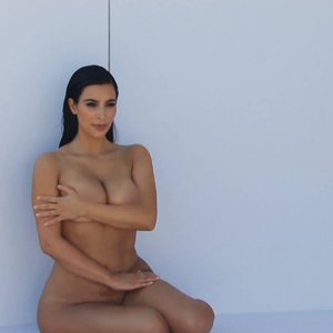 Голая Ким Кардашьян