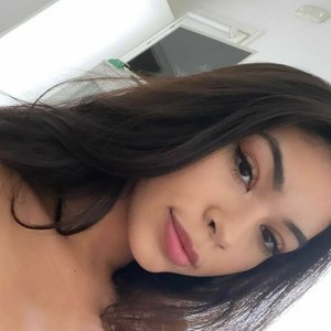 Голая Aishah Sofey