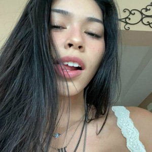 Голая Aishah Sofey