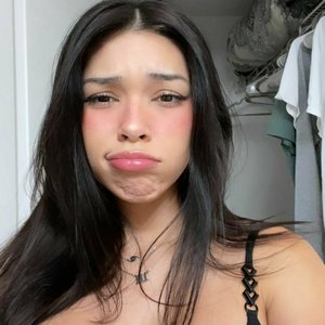 Голая Aishah Sofey