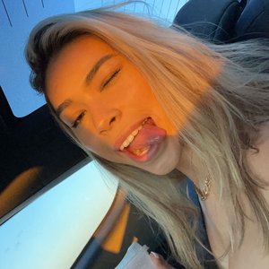 Голая Aishah Sofey