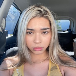 Голая Aishah Sofey