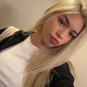 Голая Aishah Sofey