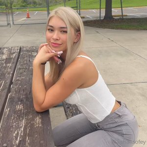 Голая Aishah Sofey