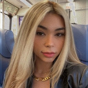 Голая Aishah Sofey