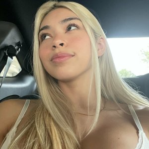 Голая Aishah Sofey