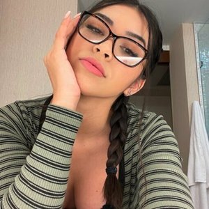 Голая Aishah Sofey