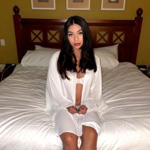 Голая Aishah Sofey