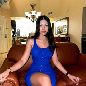 Голая Aishah Sofey