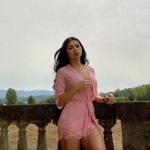 Голая Aishah Sofey