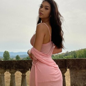 Голая Aishah Sofey