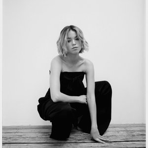 Голая Milly Alcock