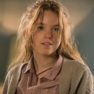 Голая Milly Alcock