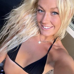 Голая Sophie Cunningham