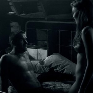 Голая Лили Симмонс