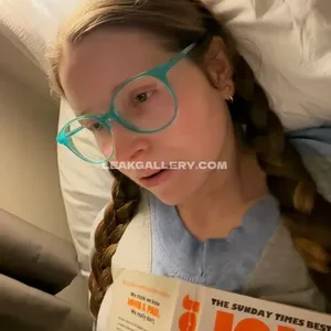 Голая Джесси Кейв