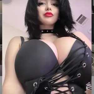 Голая Pinkchyu