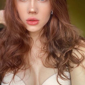 Голая Simens Sofia