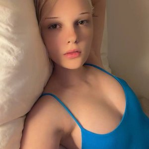 Голая Esenia Barbie