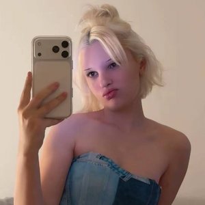 Голая Esenia Barbie