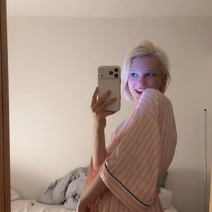 Голая Esenia Barbie