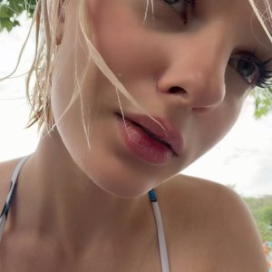 Голая Esenia Barbie