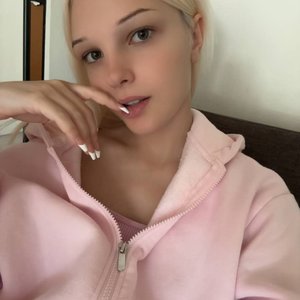 Голая Esenia Barbie