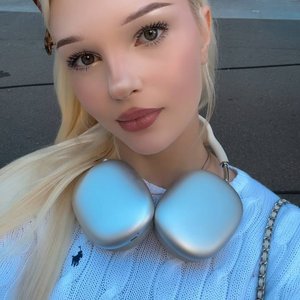 Голая Esenia Barbie