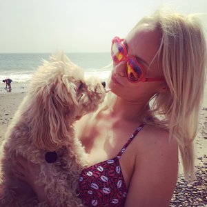 Голая Pom Klementieff