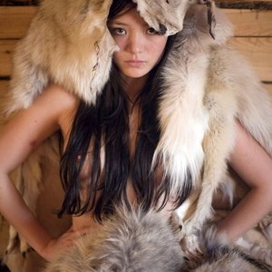 Голая Pom Klementieff