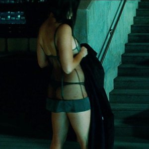 Голая Pom Klementieff