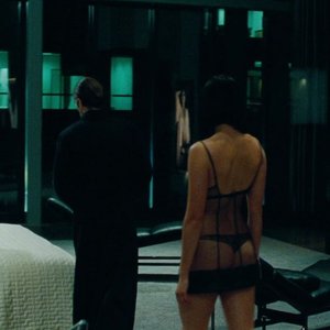Голая Pom Klementieff