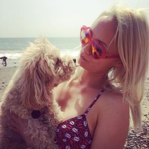 Голая Pom Klementieff
