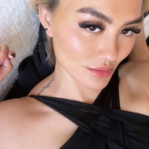 Голая Agnez Mo