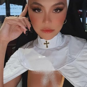 Голая Agnez Mo