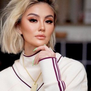 Голая Agnez Mo