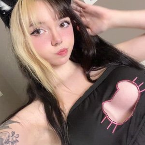 Голая Mia
