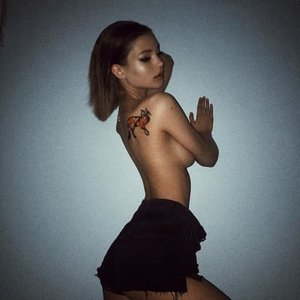 Голая Алеся Кафельникова