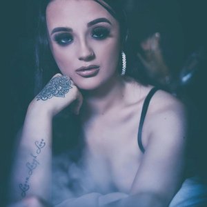 Голая Аби Маккейб